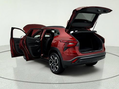 Used 2024 Chevrolet Trax RS w/ Driver Confidence Package FWD image 11