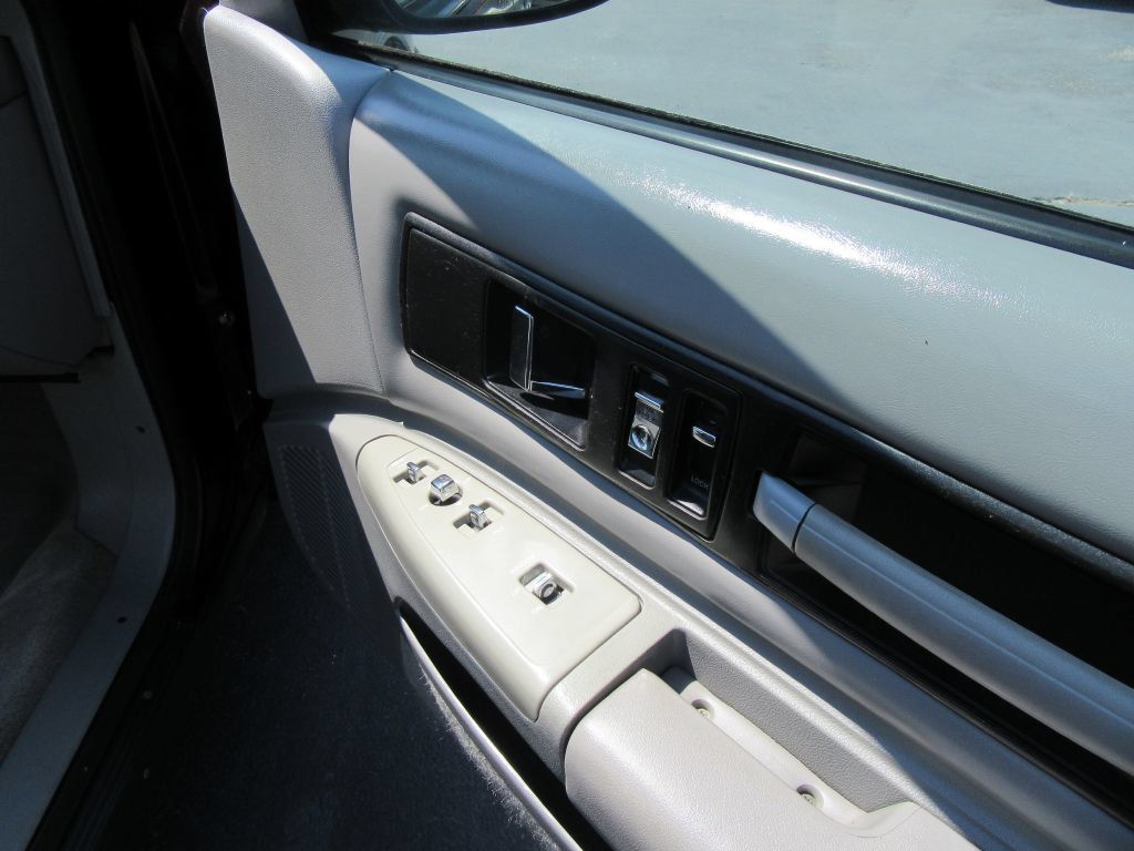 Used 1995 Chevrolet Caprice SS RWD image 16