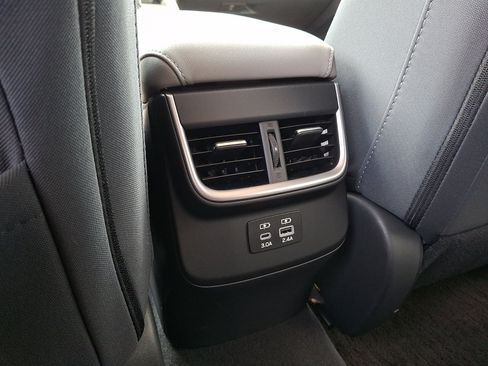 Used 2024 Subaru Outback Premium AWD/4WD image 12