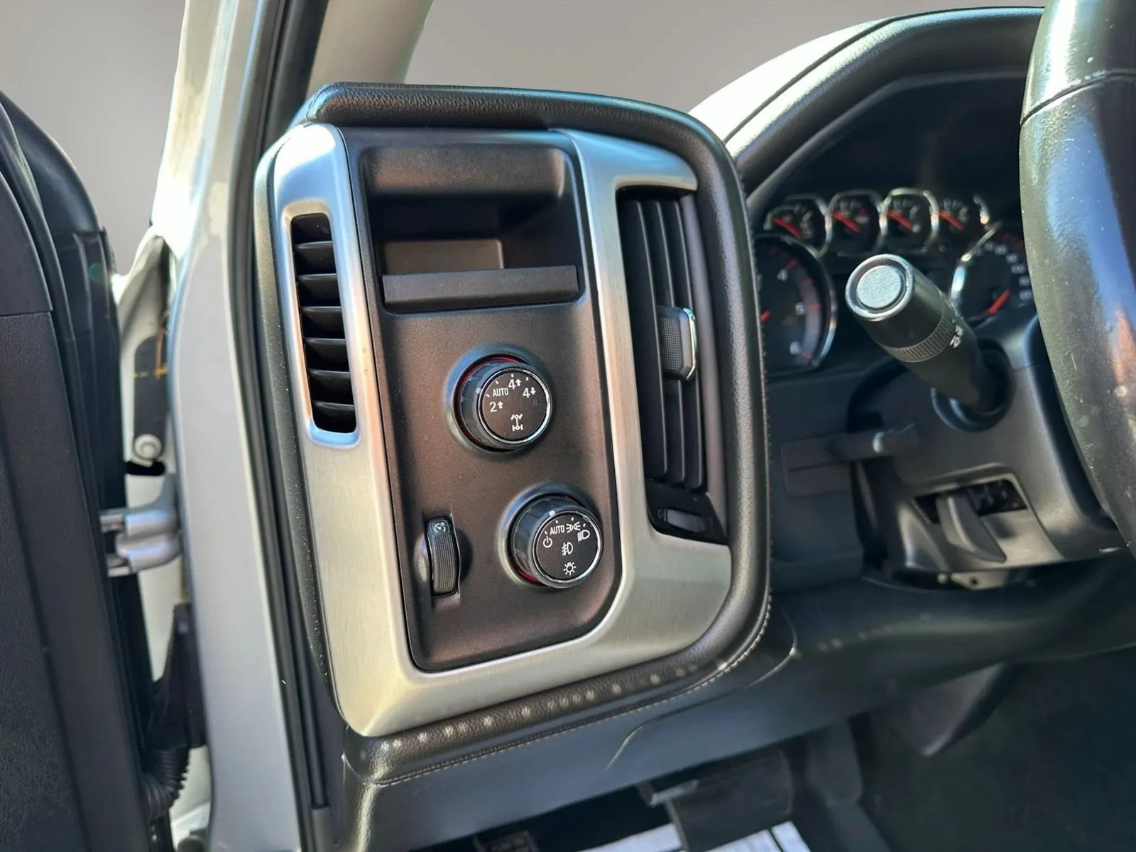 Used 2016 GMC Sierra 1500 SLT w/ Suspension Package, Off-Road AWD/4WD image 12