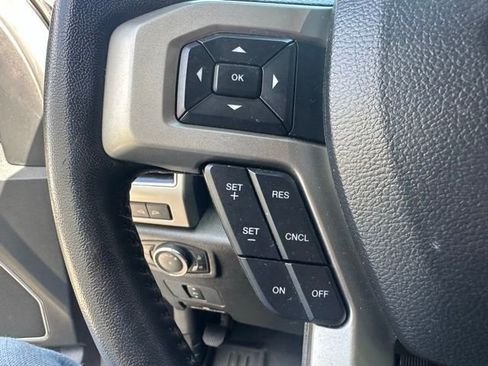 Used 2022 Ford F250 Lariat w/ Black Appearance Package image 13