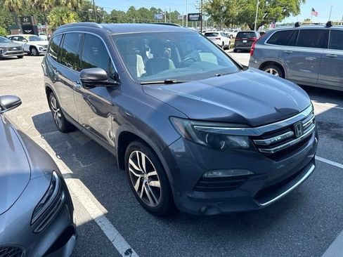 Used 2018 Honda Pilot Touring image 5