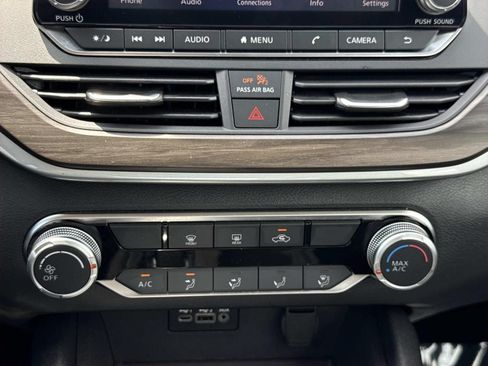 Used 2025 Nissan Altima 2.5 SV FWD image 11