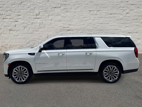 Used 2023 GMC Yukon XL Denali Ultimate AWD/4WD image 2