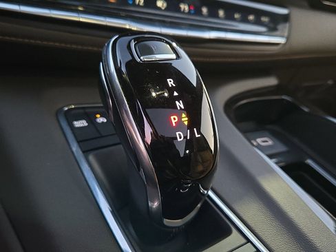 Used 2023 Cadillac Escalade Premium Luxury image 16