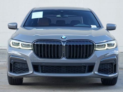 Used 2022 BMW 740i w/ M Sport Package RWD image 7