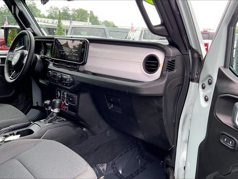 Certified 2024 Jeep Wrangler Unlimited AWD/4WD image 15
