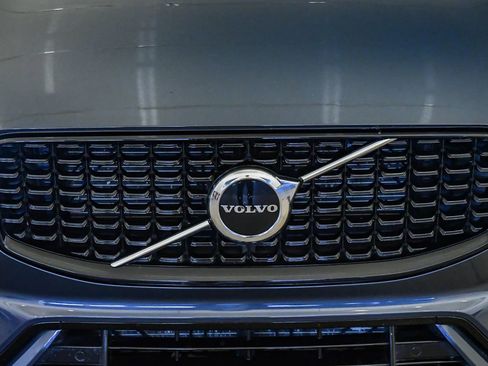 Certified 2025 Volvo XC60 B5 Core AWD/4WD image 8