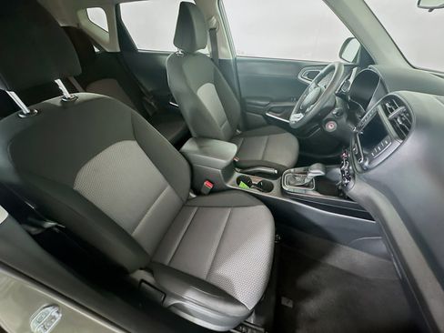 Used 2025 Kia Soul LX w/ LX Technology Package FWD image 29