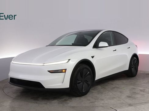 Used 2026 Tesla Model Y Long Range RWD image 2