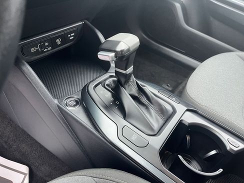 Used 2025 Kia K4 LXS image 40