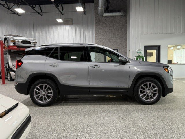 Certified 2023 GMC Terrain SLT w/ Infotainment Package II AWD/4WD image 5