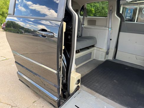 Used 2009 Dodge Grand Caravan SXT w/ Trailer Tow Group FWD image 27