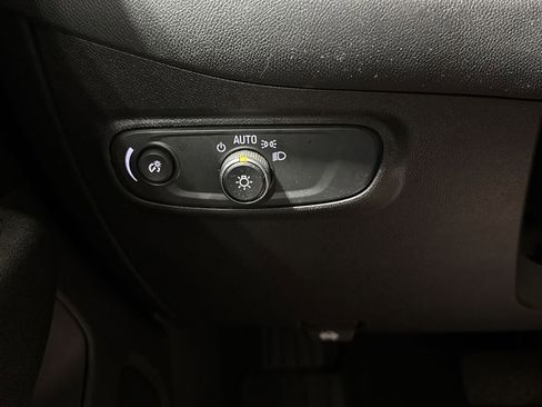 Used 2021 Chevrolet Equinox LS w/ LS Convenience Package FWD image 18