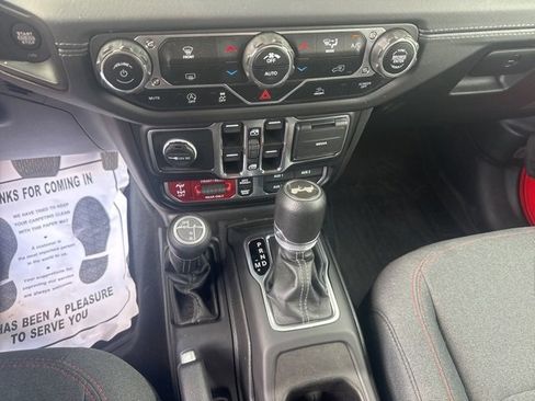 Used 2024 Jeep Wrangler Unlimited Rubicon image 15