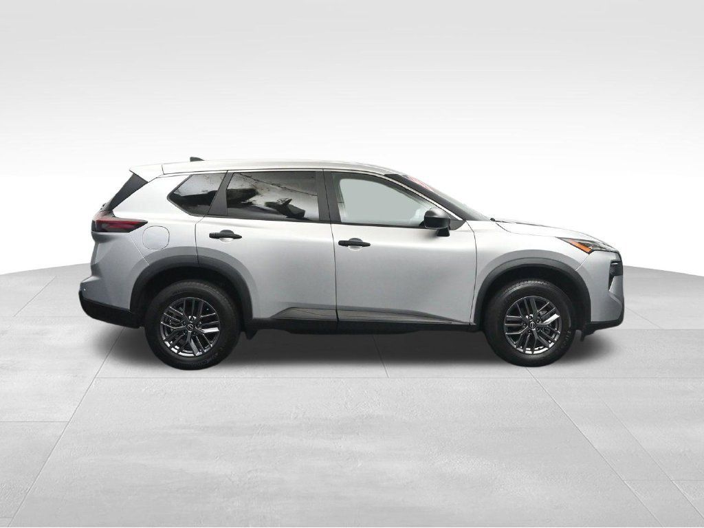 Used 2024 Nissan Rogue S AWD/4WD image 6