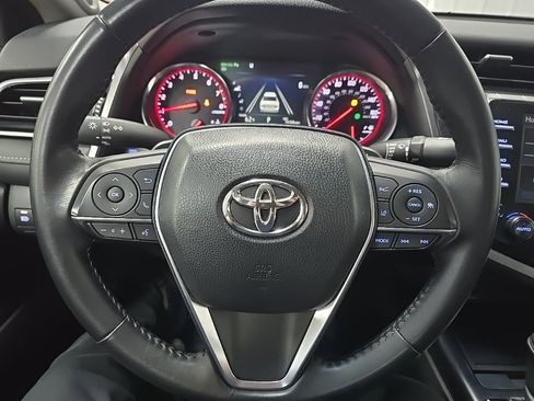 Used 2018 Toyota Camry XSE image 19