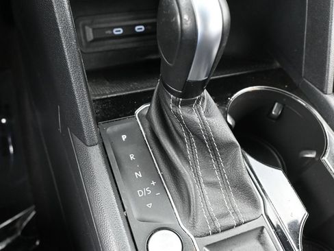 Used 2022 Volkswagen Atlas Cross Sport SE FWD image 29