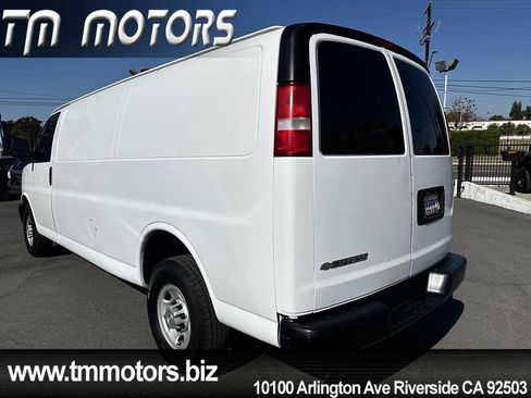 Used 2019 Chevrolet Express 2500 Extended image 4