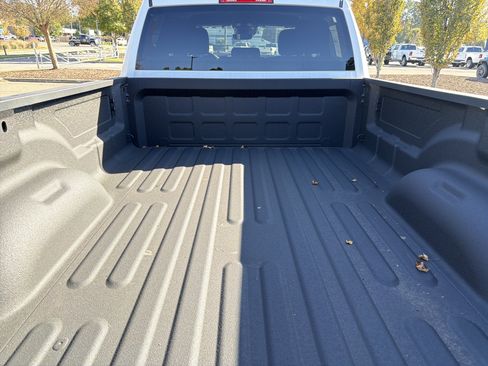 Certified 2025 RAM 2500 Big Horn AWD/4WD image 32