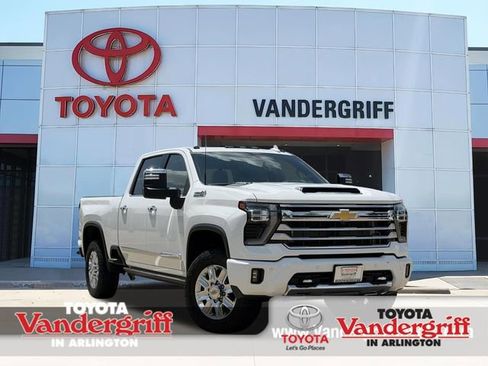 Used 2024 Chevrolet Silverado 2500 High Country w/ High Country Premium Package AWD/4WD image 1