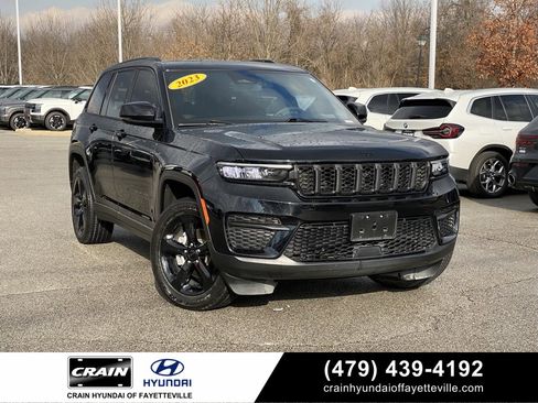 Used 2023 Jeep Grand Cherokee Altitude image 1
