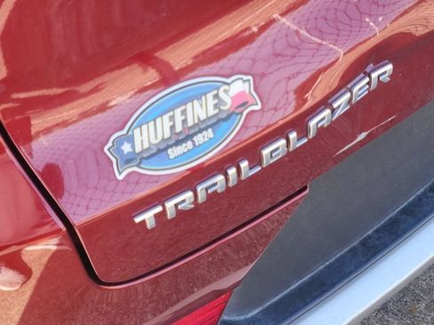 Used 2023 Chevrolet TrailBlazer LT FWD image 9