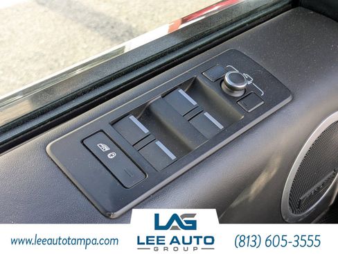 Used 2018 Land Rover Discovery HSE AWD/4WD image 24