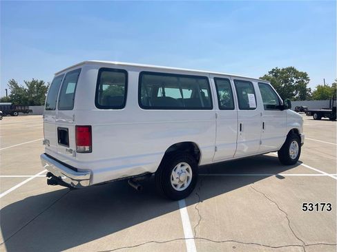 Used 2014 Ford E-350 and Econoline 350 XLT RWD image 2