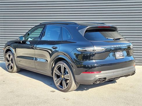 Certified 2023 Porsche Cayenne S Platinum image 3