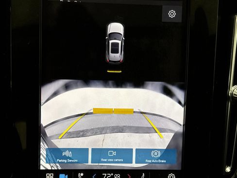 Used 2025 Volvo XC40 B5 Core image 15