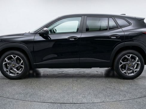 Used 2025 Chevrolet Trax LT image 4