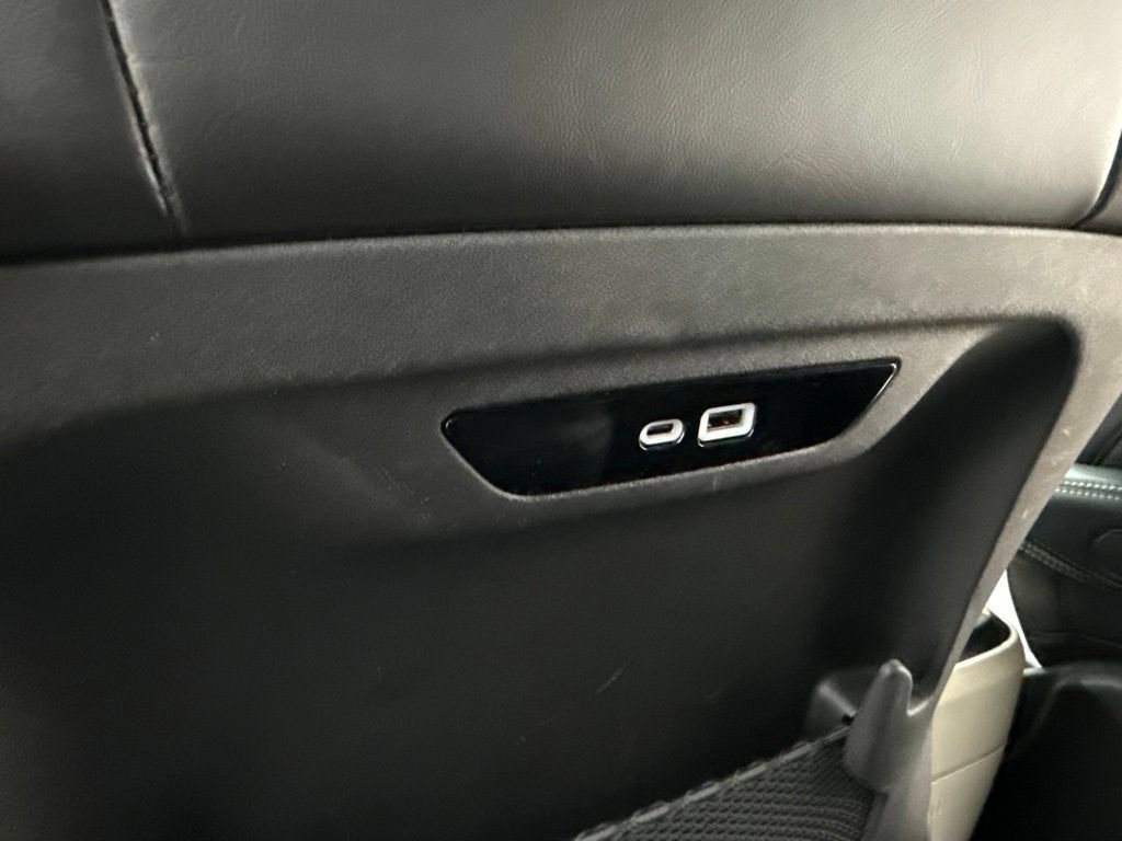 Used 2024 Chrysler Pacifica Touring-L FWD image 32