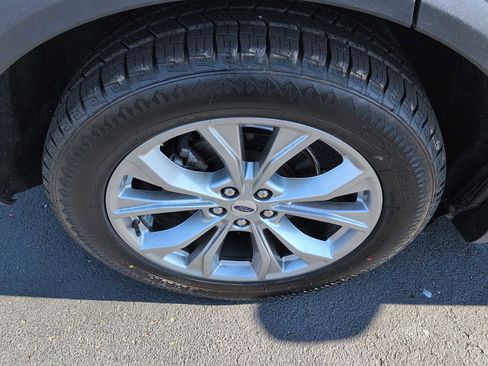 Used 2024 Ford Explorer Limited image 9