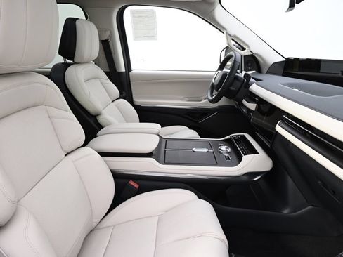 New 2027 Lincoln Navigator Reserve w/ Jet Appearance Package AWD/4WD image 16