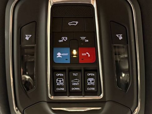 Used 2024 Jeep Grand Cherokee Limited w/ Luxury Tech Group II AWD/4WD image 16