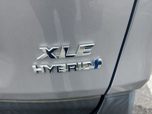 Used 2020 Toyota RAV4 XLE AWD/4WD image 16