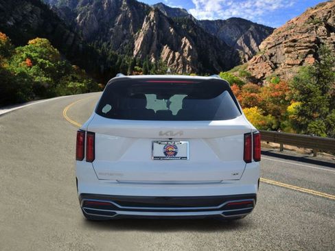 Used 2023 Kia Sorento SX image 4