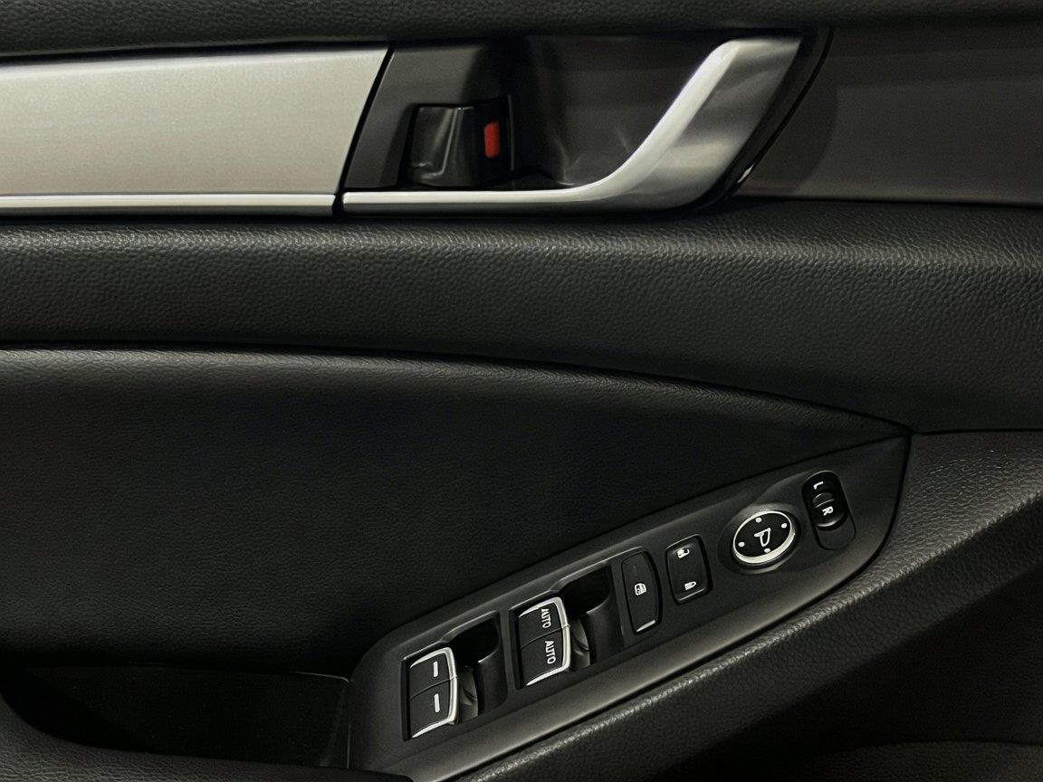 Used 2018 Honda Accord LX image 13