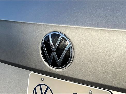 Certified 2023 Volkswagen Taos SE w/ Panoramic Sunroof Package image 33