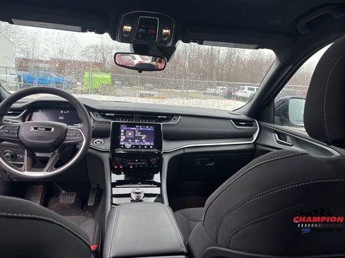 Used 2024 Jeep Grand Cherokee L Laredo image 16