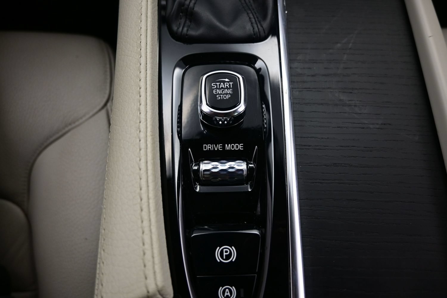 Used 2020 Volvo XC90 T6 Momentum w/ Protection Package Premier AWD/4WD image 23