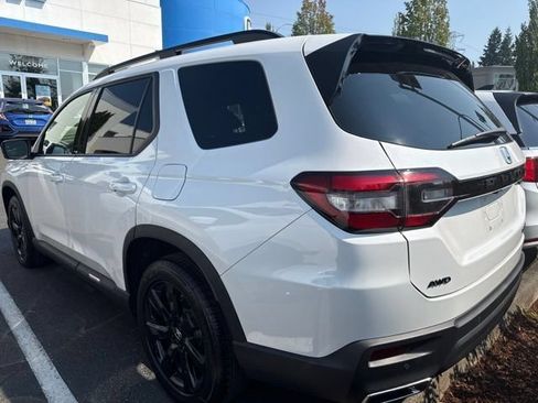 Used 2025 Honda Pilot Black Edition image 3