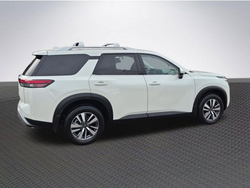 Used 2024 Nissan Pathfinder SL AWD/4WD image 4