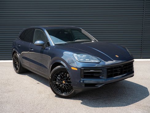Certified 2024 Porsche Cayenne AWD/4WD image 26