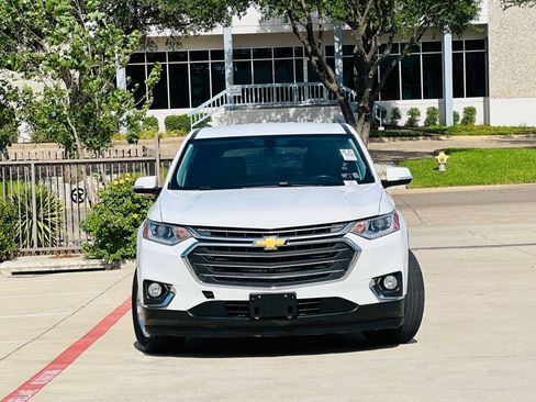 Used 2019 Chevrolet Traverse LT FWD image 2