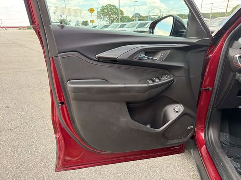 Used 2022 Chevrolet TrailBlazer RS w/ Sun and Liftgate Package FWD image 13