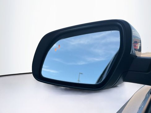 Used 2025 Hyundai Venue SEL FWD image 16