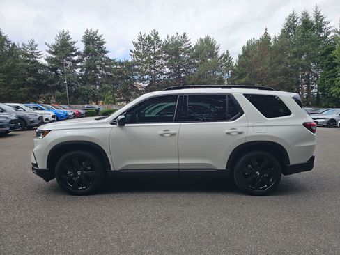 Certified 2025 Honda Pilot Black Edition image 4