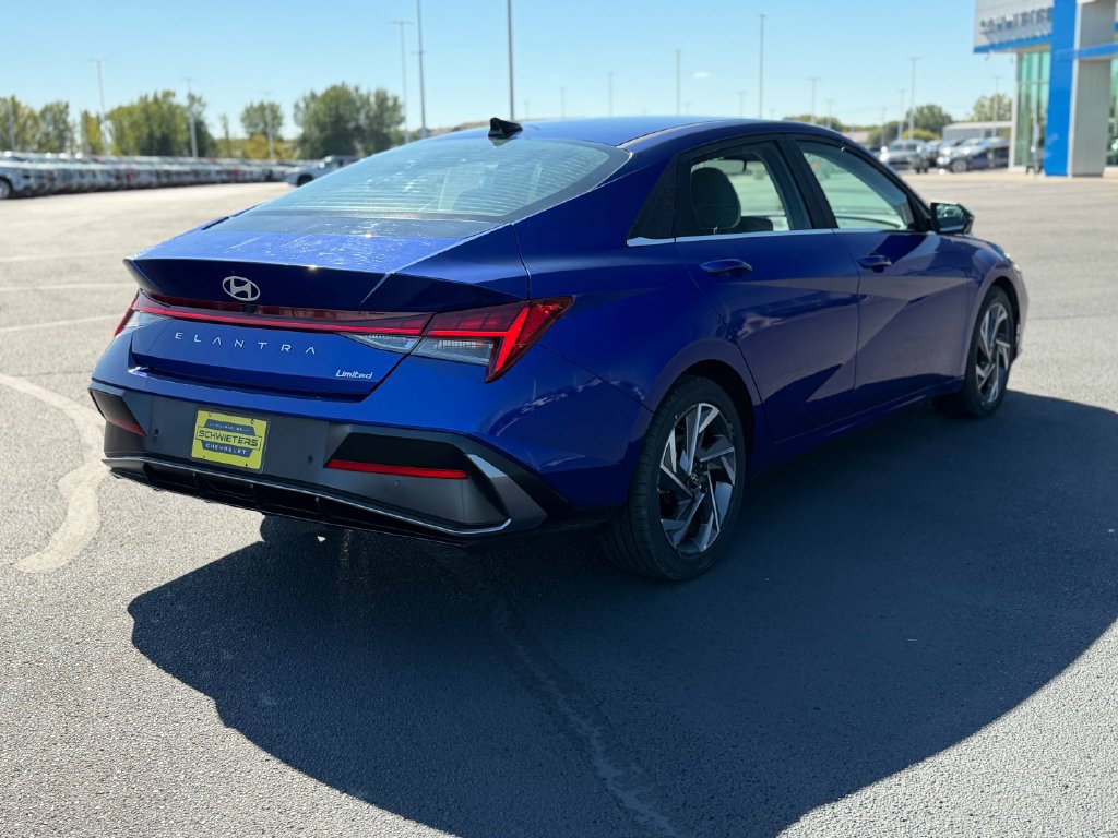 Used 2024 Hyundai Elantra Limited FWD image 7